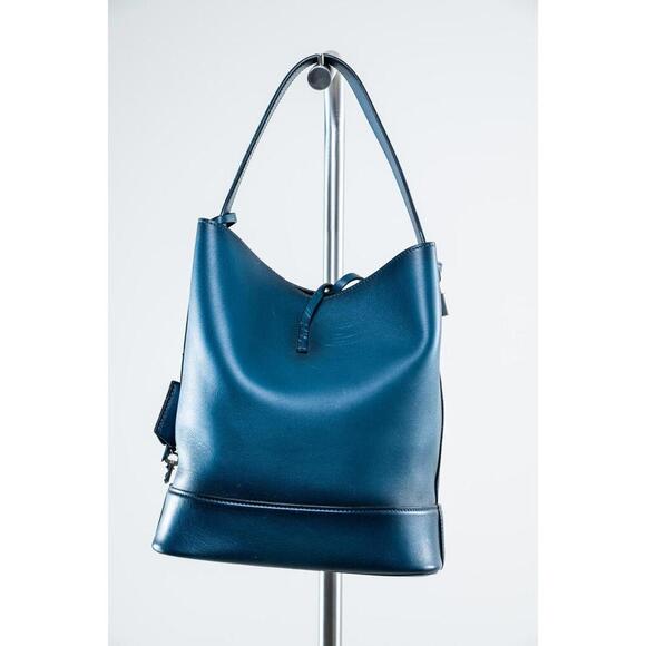 Louis Vuitton Blue Cuir Nuance Bucket Bag - Picture 2 of 7
